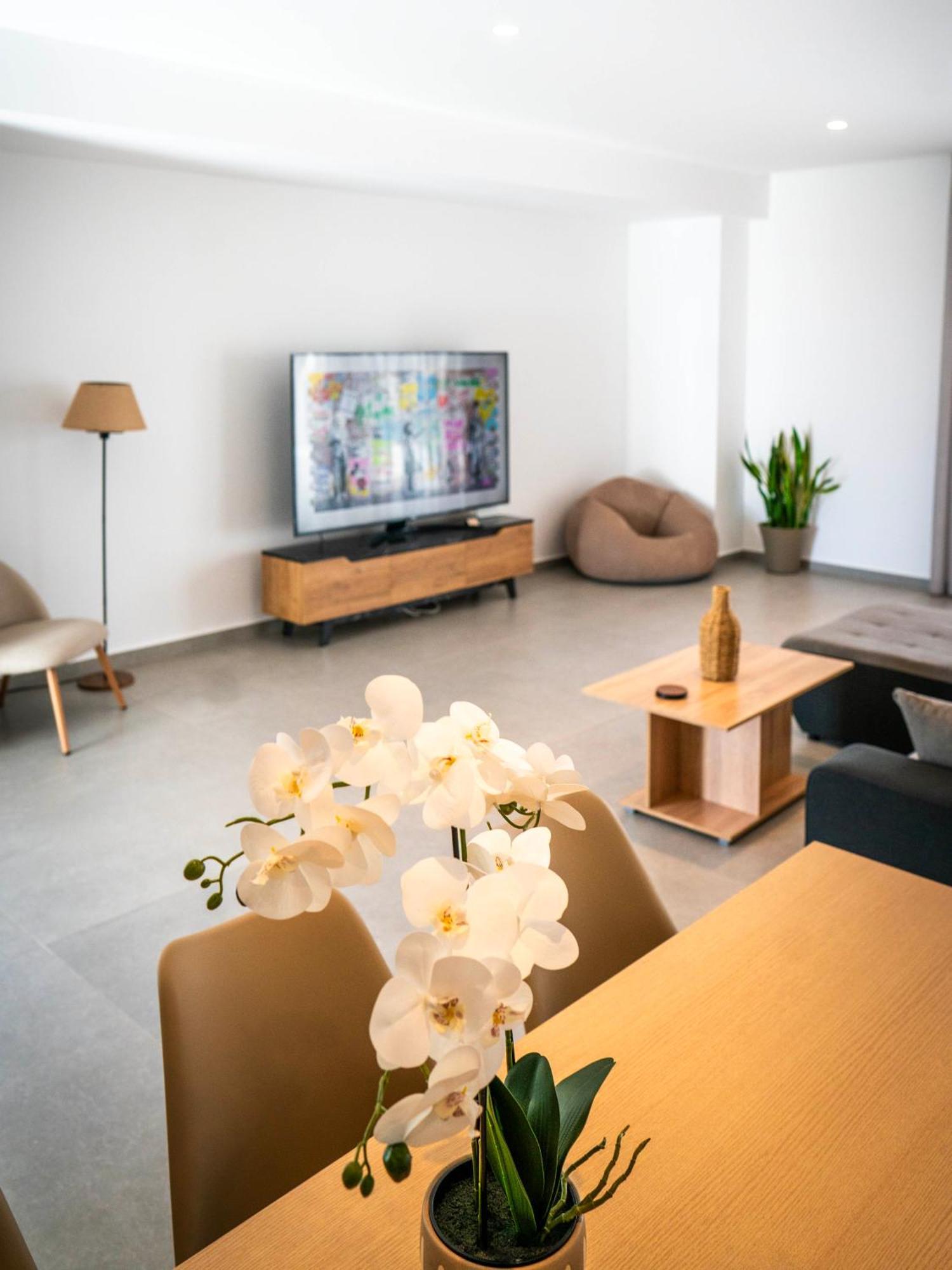 White Luxury Apartment Tríkala Buitenkant foto